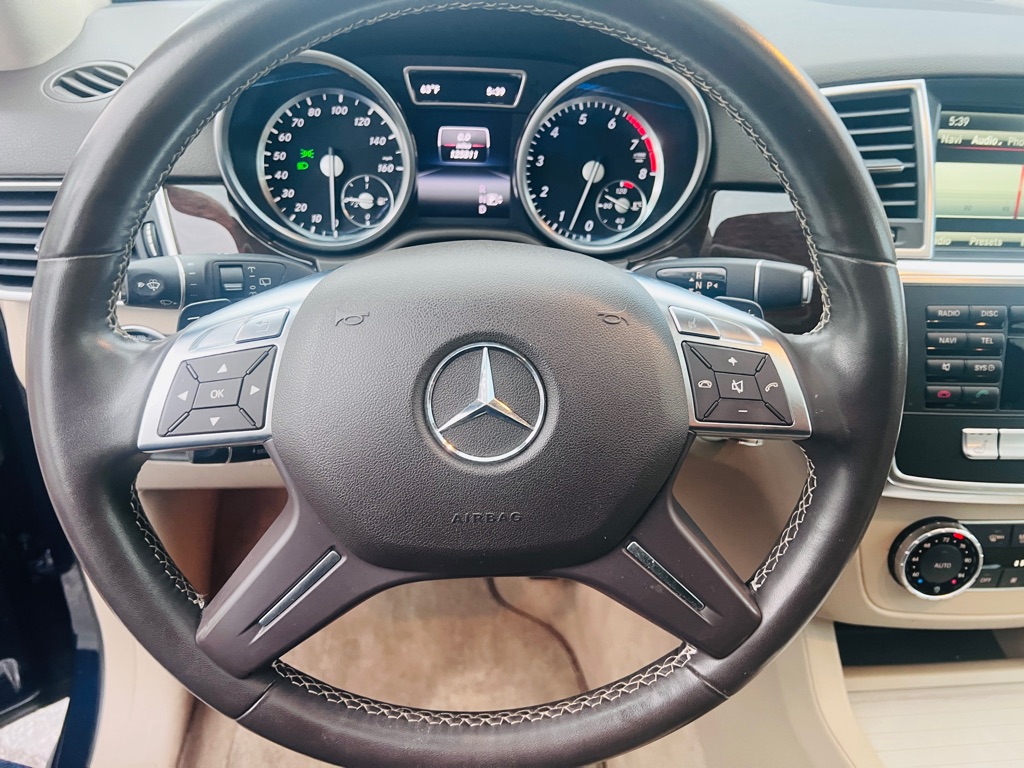 Photo 17 of this MERCEDES-BENZ M-CLASS