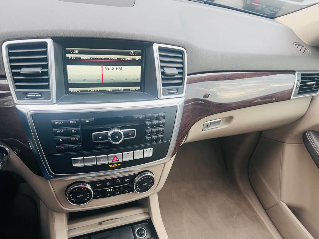 Photo 14 of this MERCEDES-BENZ M-CLASS