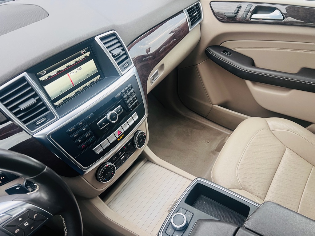 Photo 15 of this MERCEDES-BENZ M-CLASS