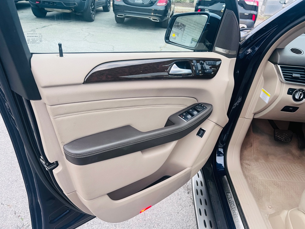 Photo 9 of this MERCEDES-BENZ M-CLASS