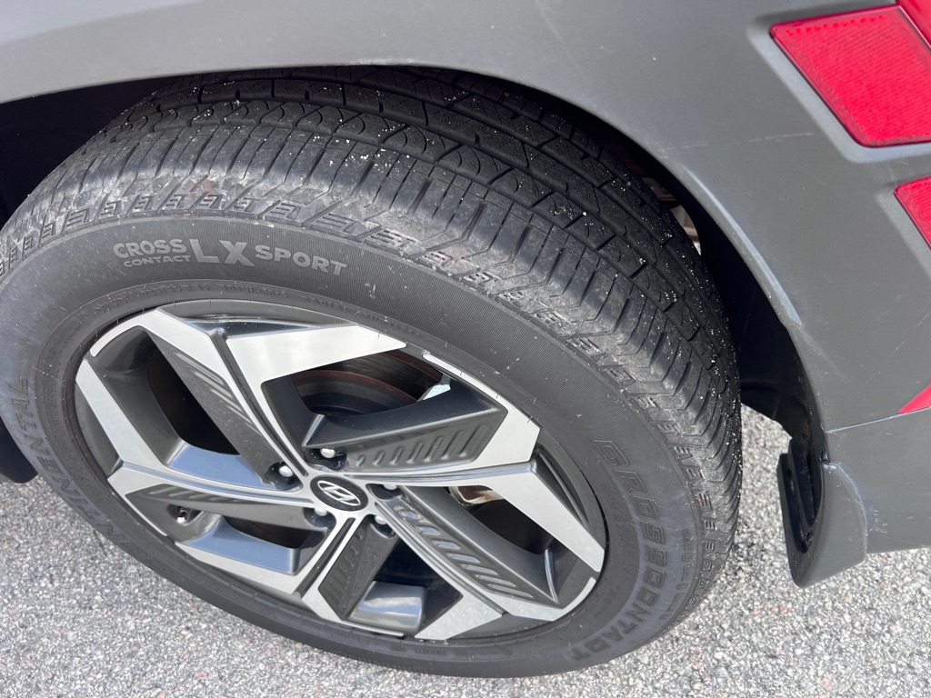 Photo 23 of this HYUNDAI TUCSON
