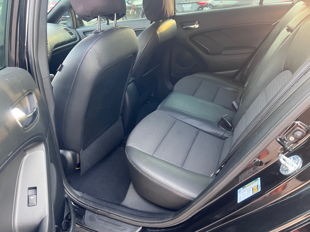 Photo 10 of this KIA FORTE5