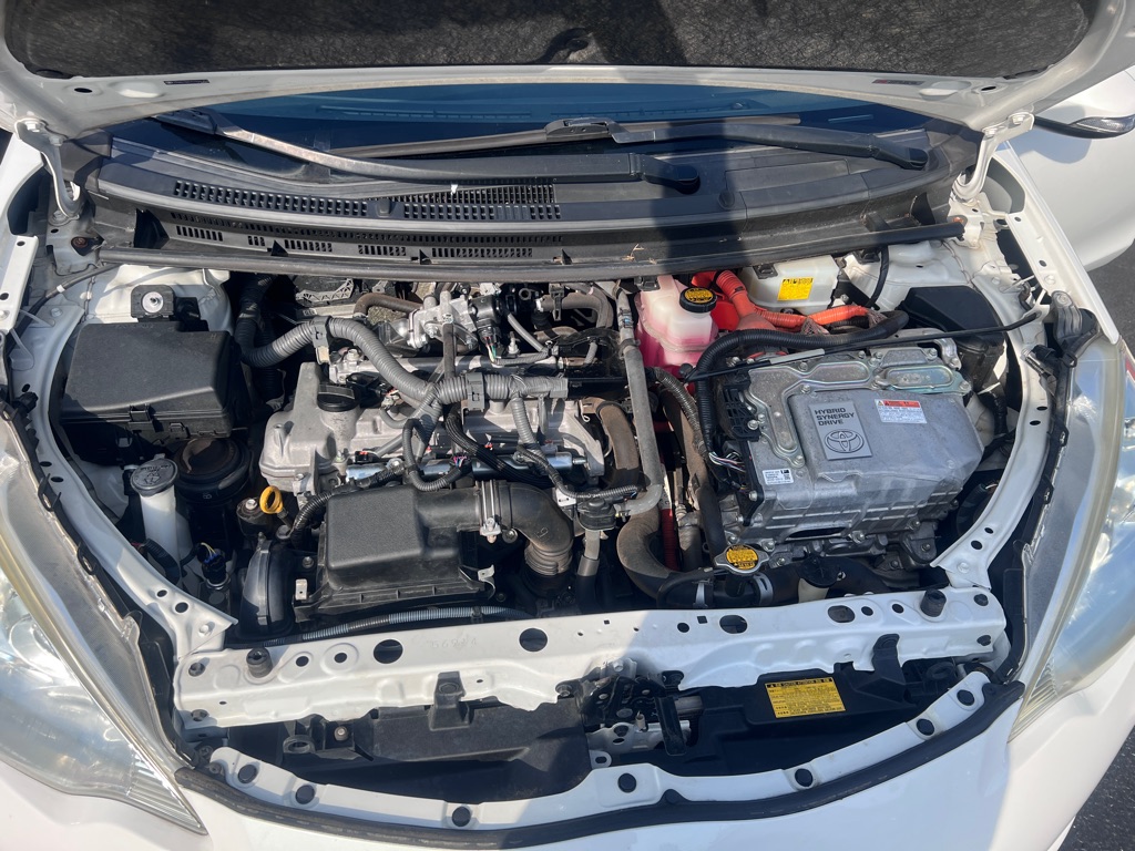 Photo 17 of this TOYOTA PRIUS C