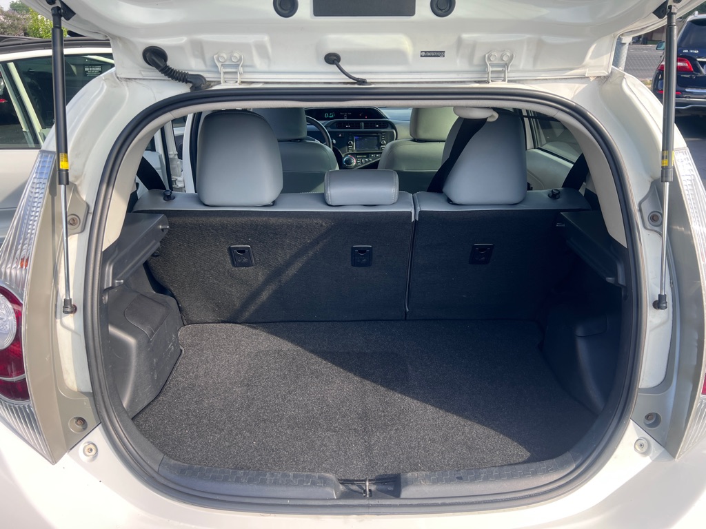 Photo 11 of this TOYOTA PRIUS C