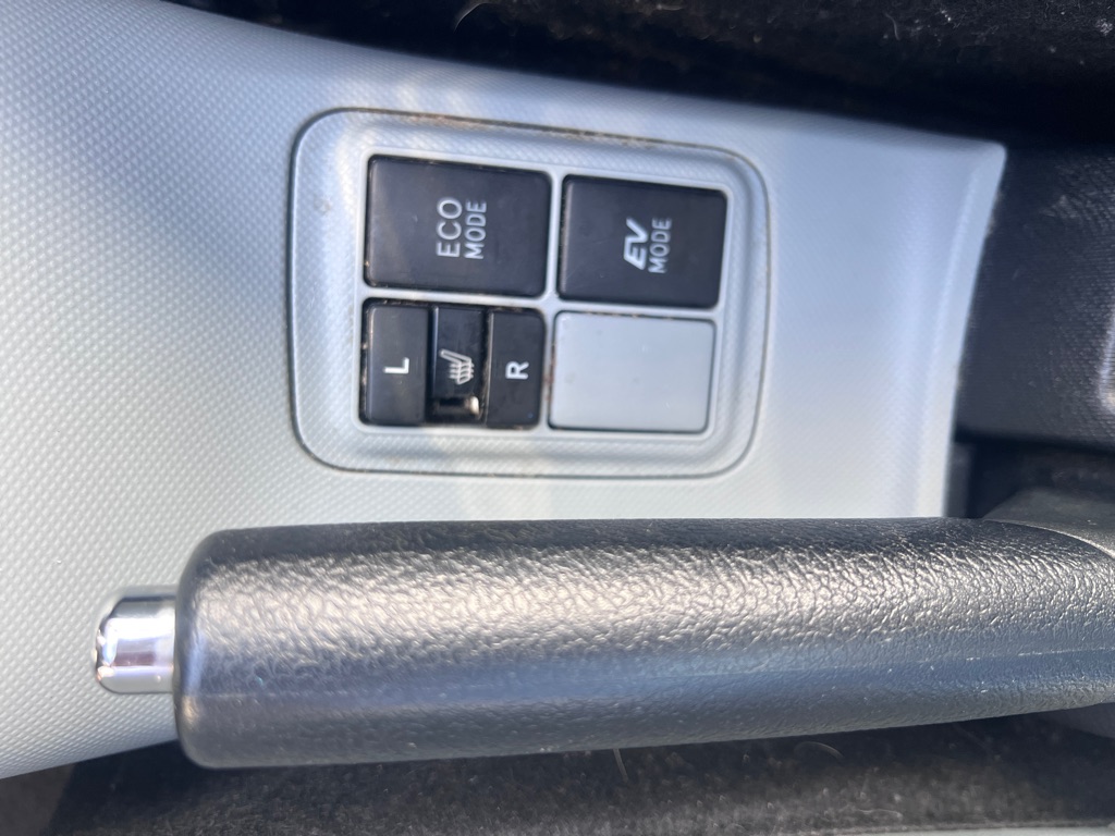 Photo 15 of this TOYOTA PRIUS C