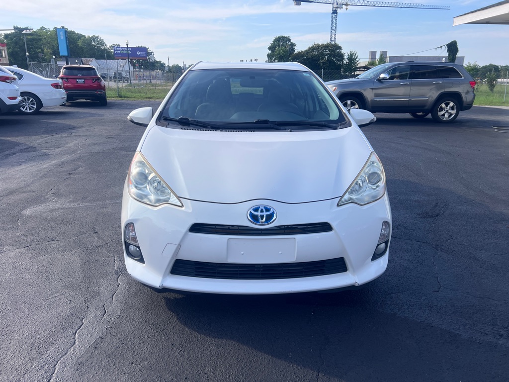 Photo 2 of this TOYOTA PRIUS C