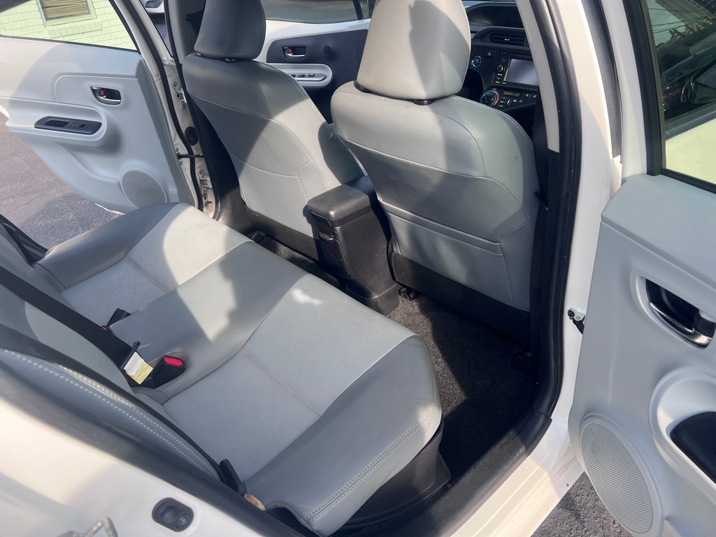Photo 10 of this TOYOTA PRIUS C