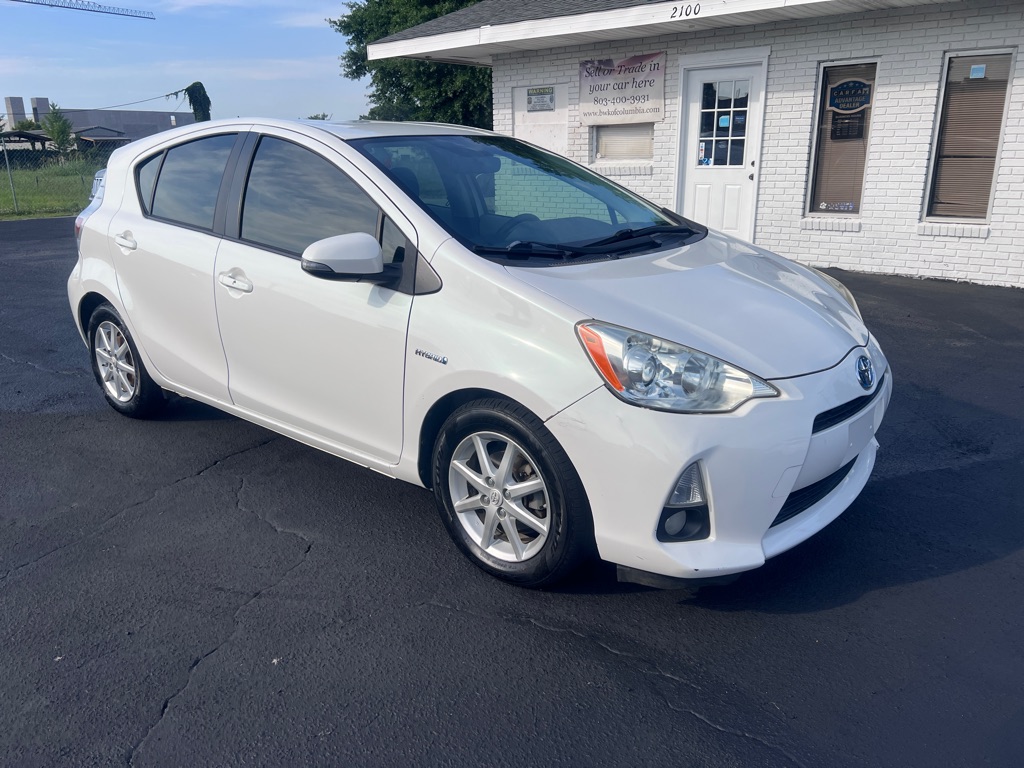 Photo 3 of this TOYOTA PRIUS C