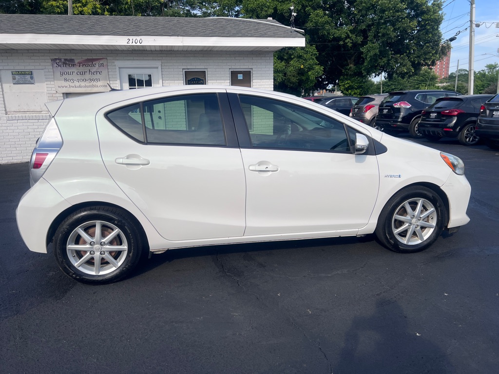 Photo 4 of this TOYOTA PRIUS C