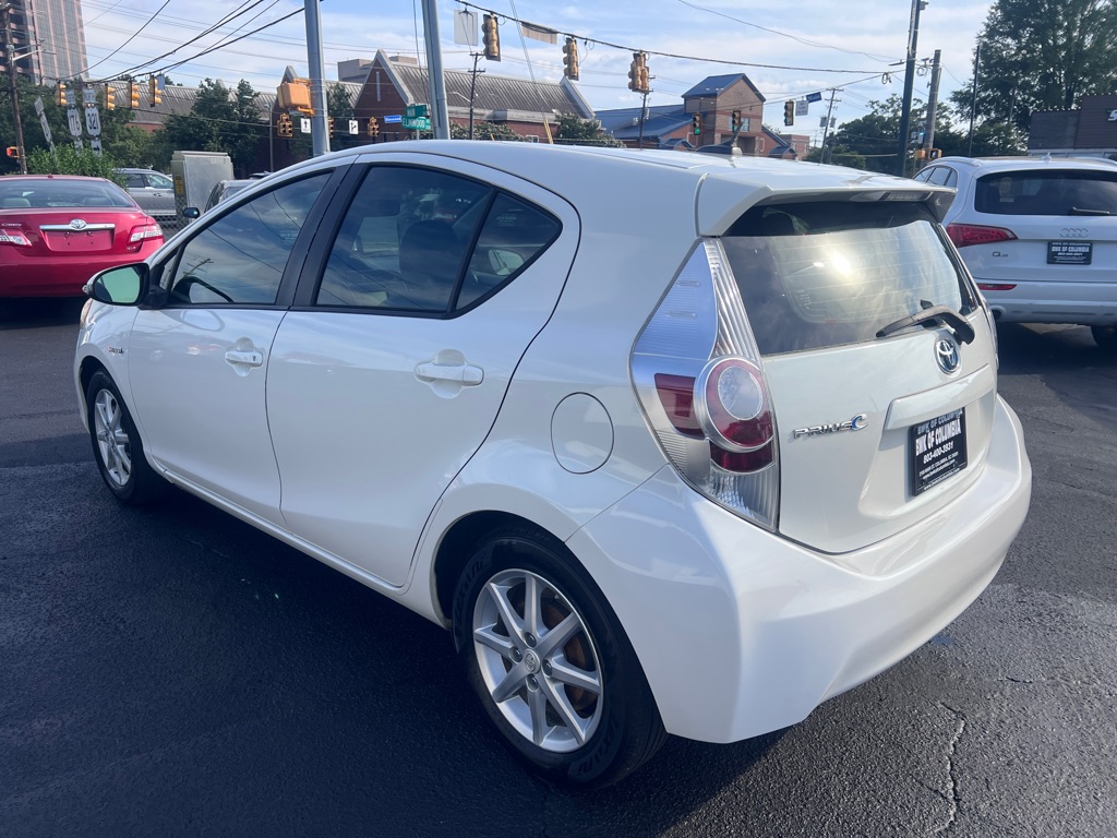Photo 7 of this TOYOTA PRIUS C