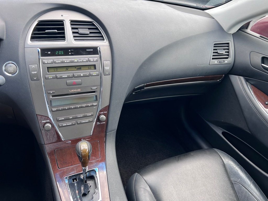 Photo 13 of this LEXUS ES 350
