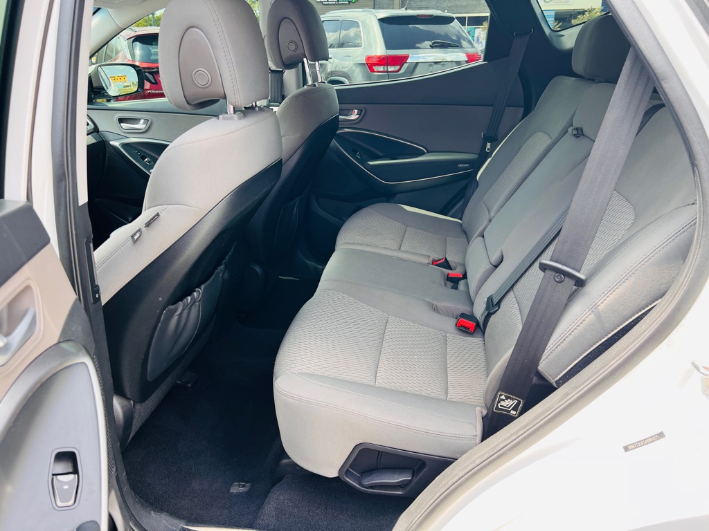 Photo 10 of this HYUNDAI SANTA FE SPORT