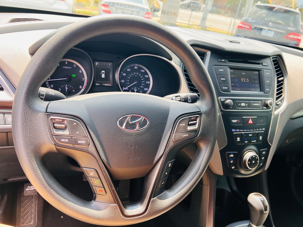 Photo 14 of this HYUNDAI SANTA FE SPORT