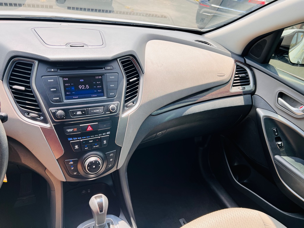 Photo 12 of this HYUNDAI SANTA FE SPORT