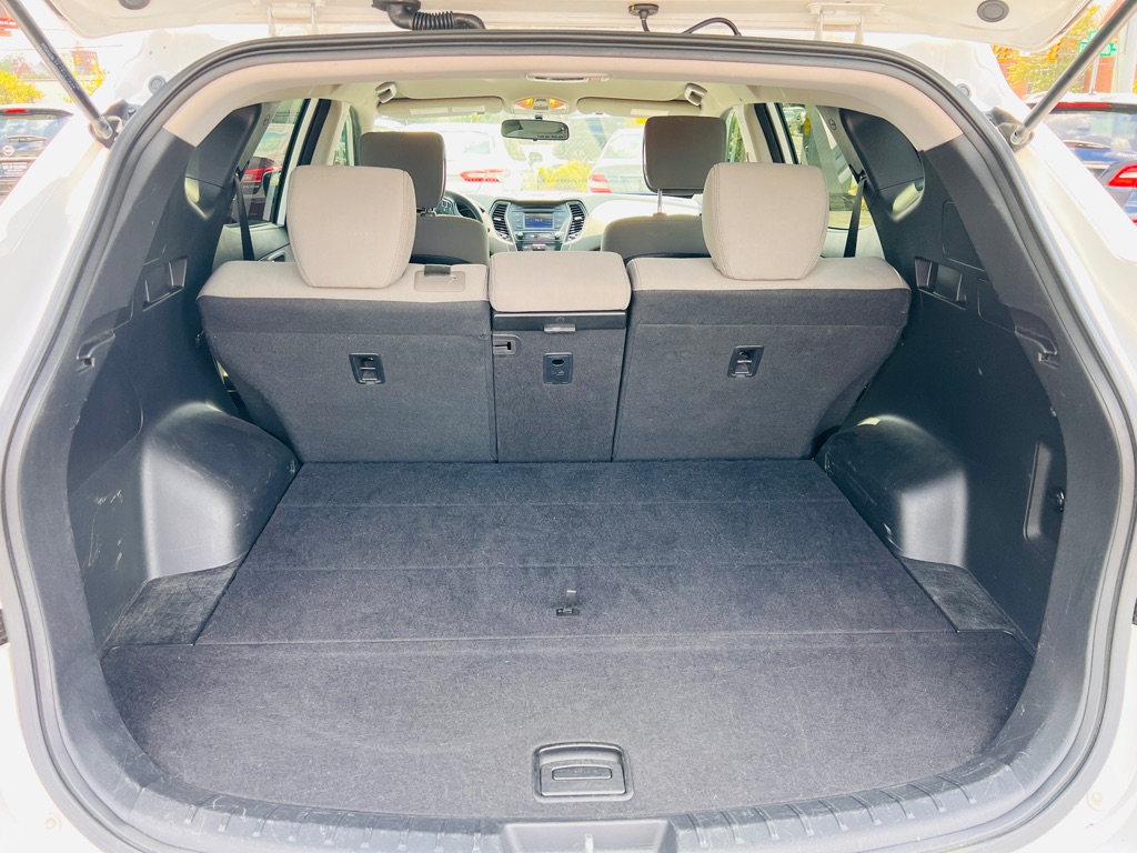 Photo 17 of this HYUNDAI SANTA FE SPORT