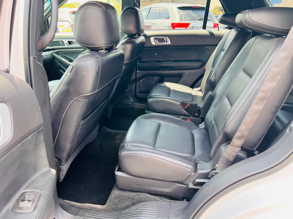 Photo 11 of this FORD EXPLORER