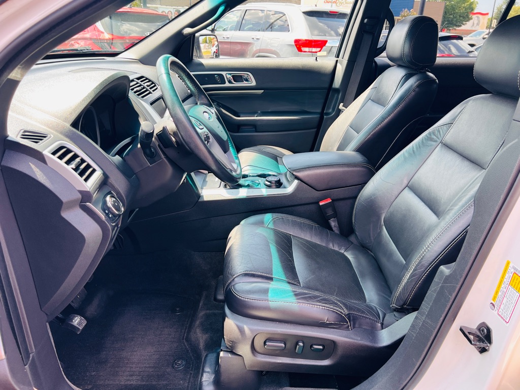 Photo 10 of this FORD EXPLORER