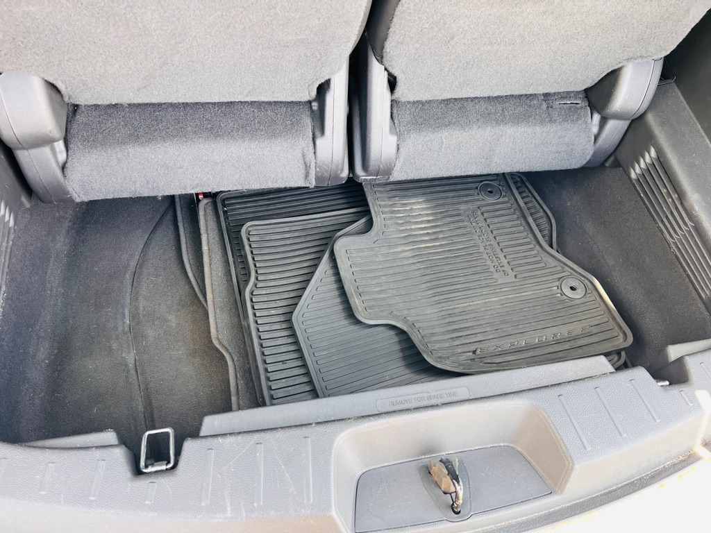 Photo 18 of this FORD EXPLORER