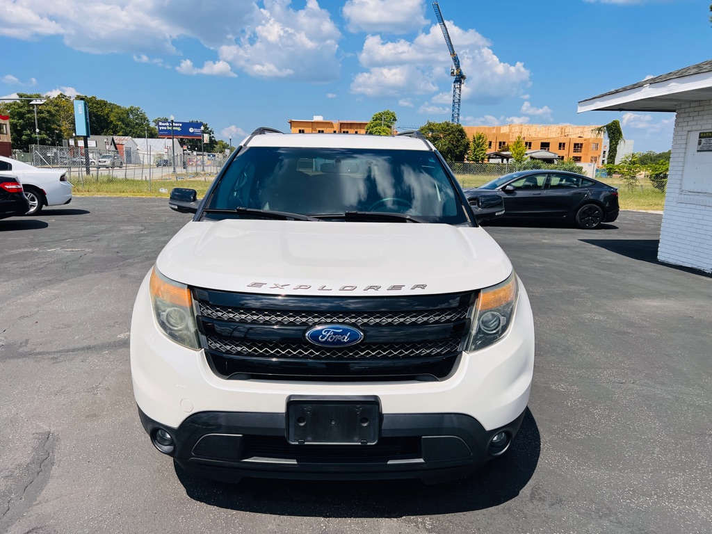 Photo 2 of this FORD EXPLORER