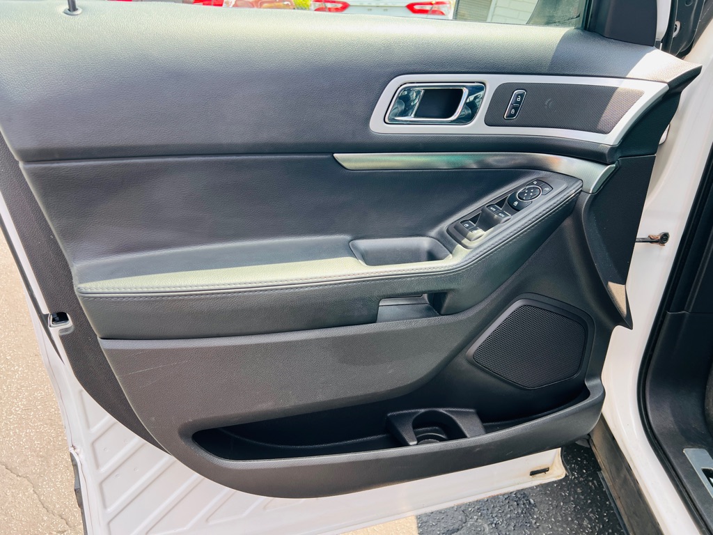 Photo 14 of this FORD EXPLORER