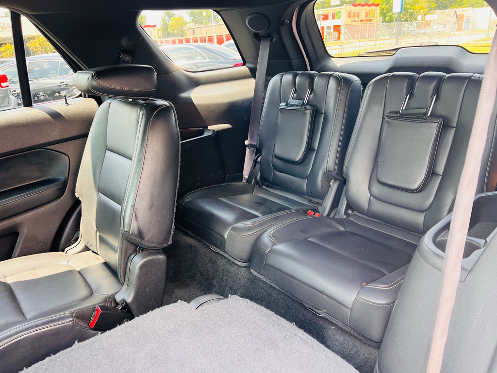 Photo 12 of this FORD EXPLORER