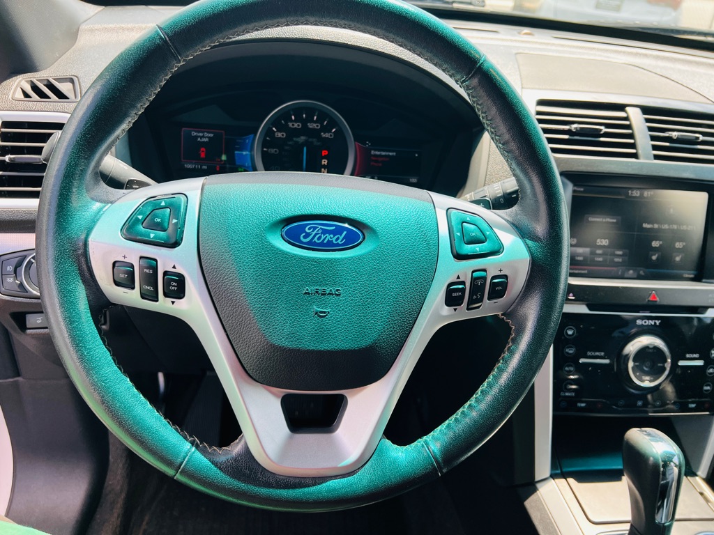 Photo 16 of this FORD EXPLORER