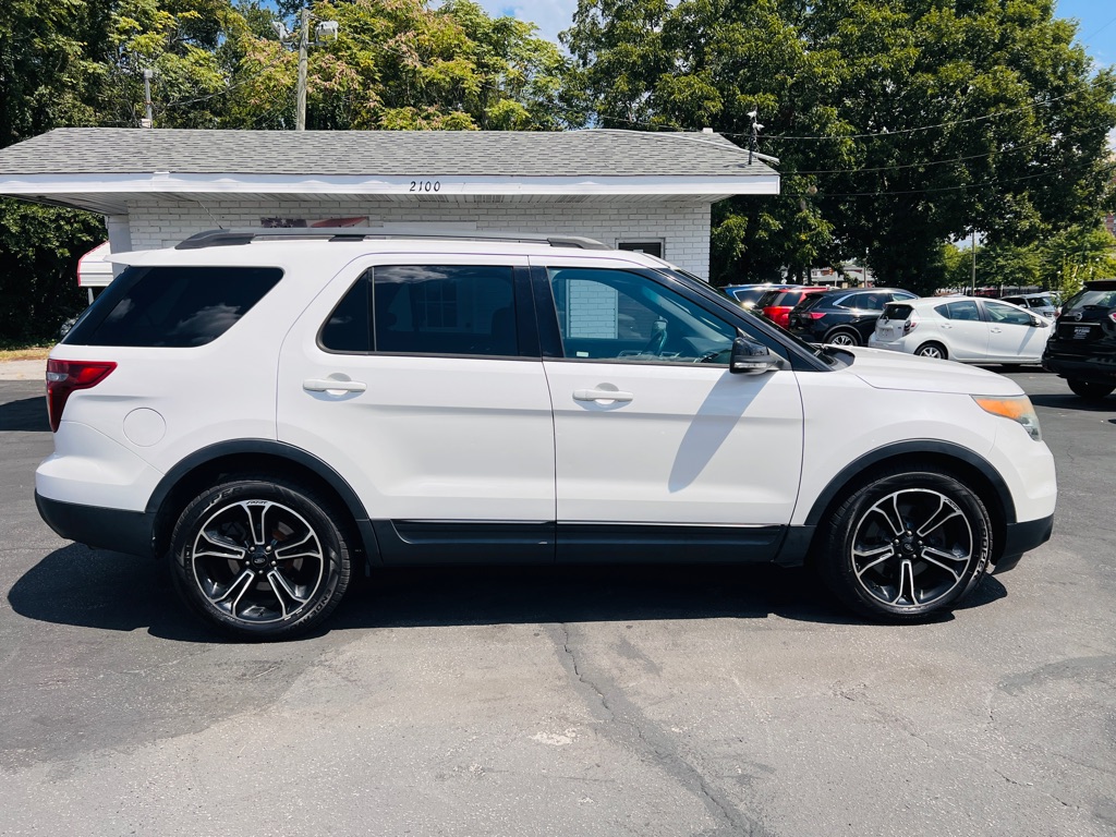 Photo 4 of this FORD EXPLORER