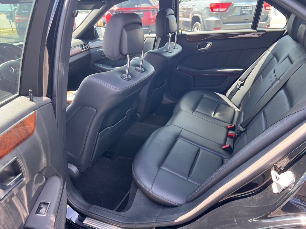 Photo 11 of this MERCEDES-BENZ E-CLASS
