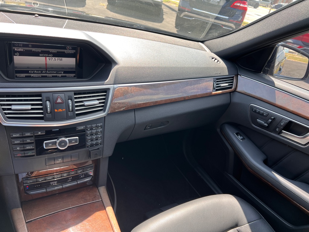 Photo 13 of this MERCEDES-BENZ E-CLASS