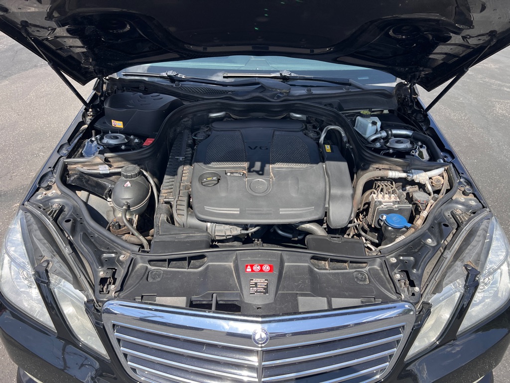 Photo 16 of this MERCEDES-BENZ E-CLASS