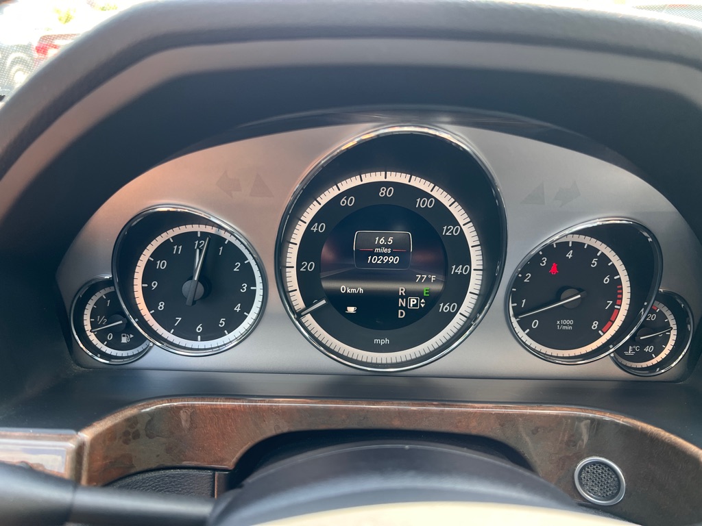 Photo 12 of this MERCEDES-BENZ E-CLASS