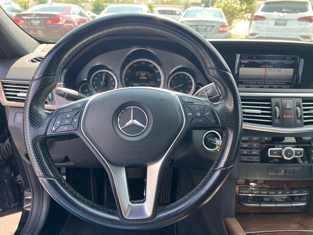 Photo 15 of this MERCEDES-BENZ E-CLASS