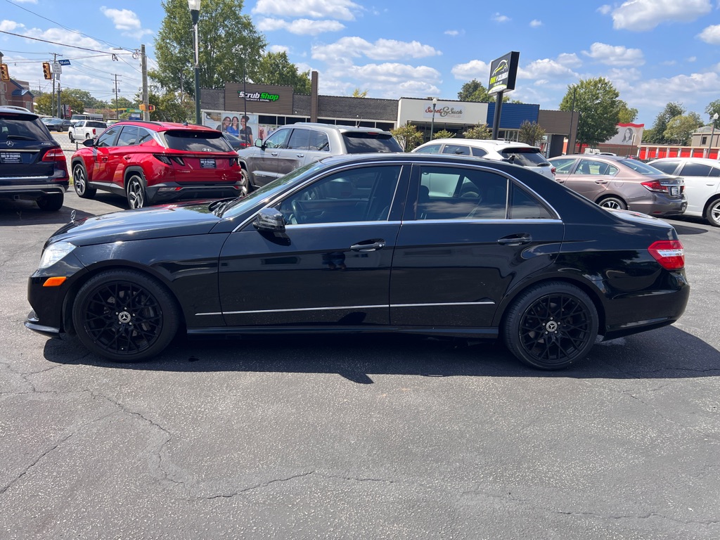Photo 8 of this MERCEDES-BENZ E-CLASS