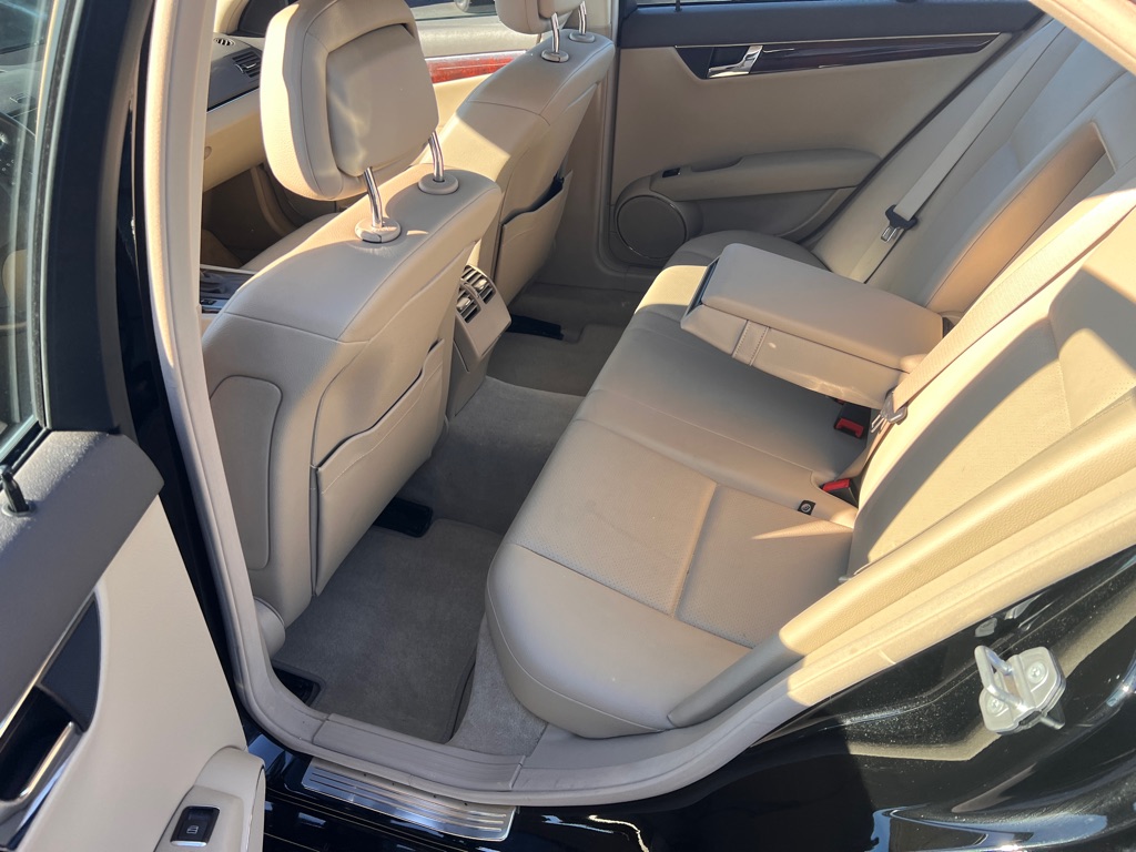 Photo 12 of this MERCEDES-BENZ C-CLASS