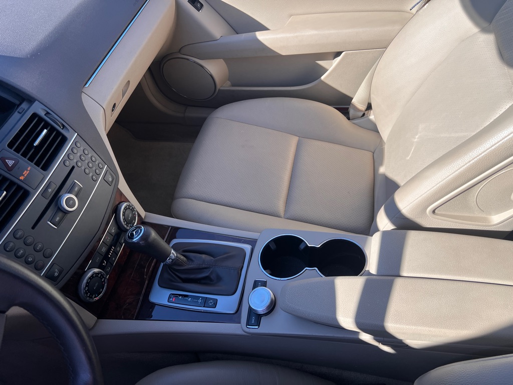 Photo 18 of this MERCEDES-BENZ C-CLASS