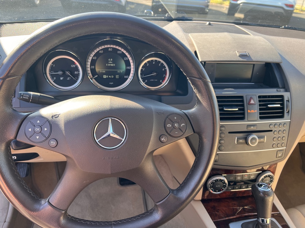 Photo 19 of this MERCEDES-BENZ C-CLASS