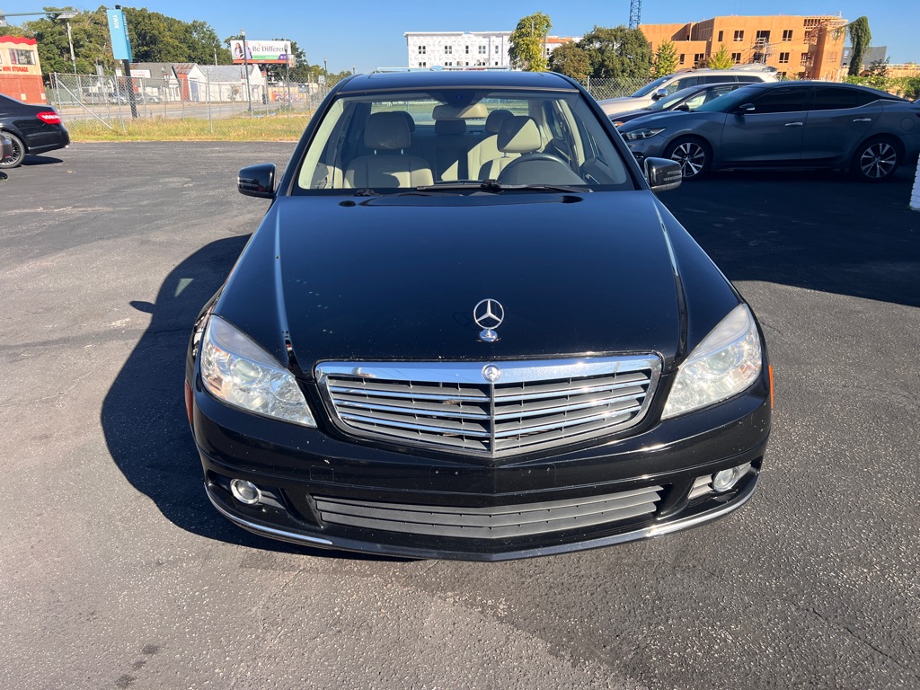 Photo 2 of this MERCEDES-BENZ C-CLASS