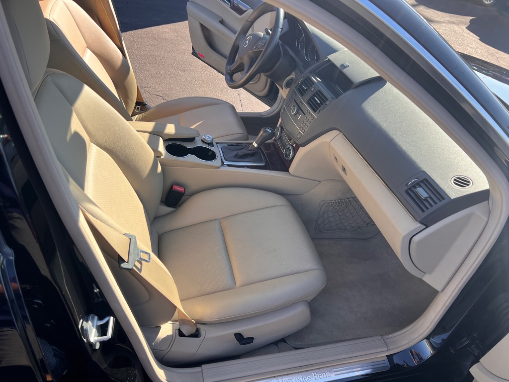 Photo 20 of this MERCEDES-BENZ C-CLASS