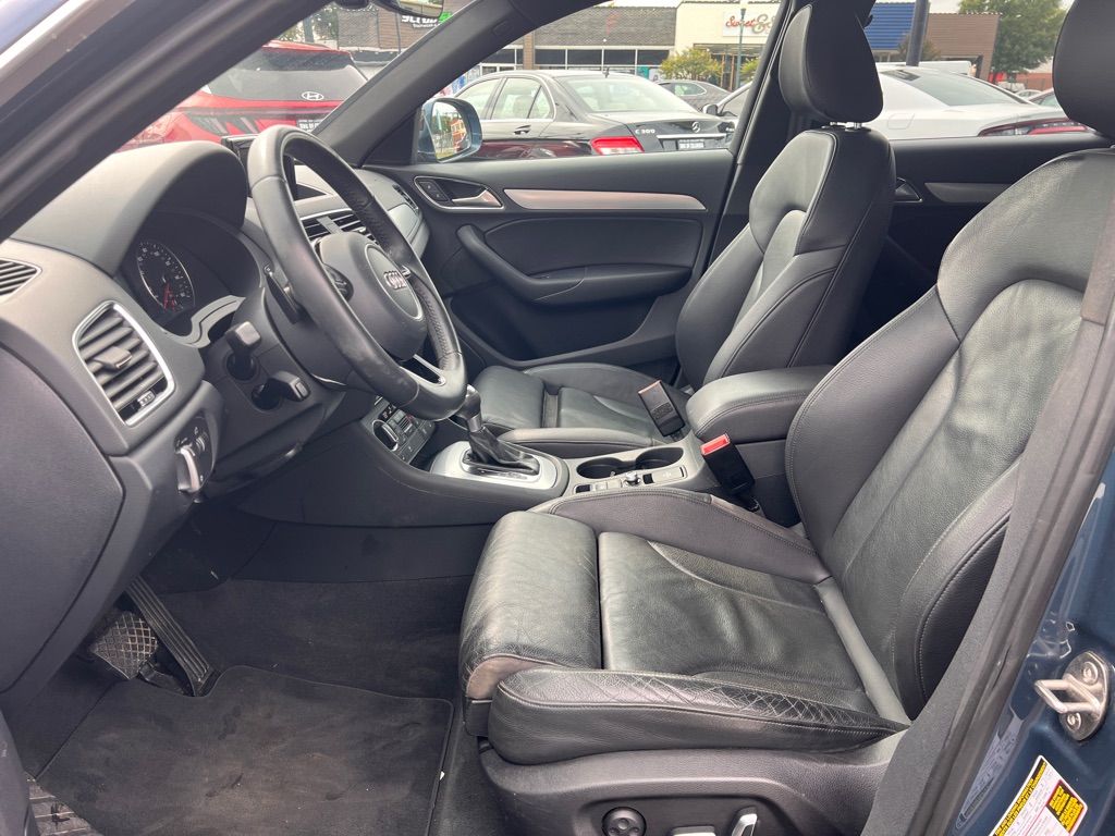 Photo 10 of this AUDI Q3