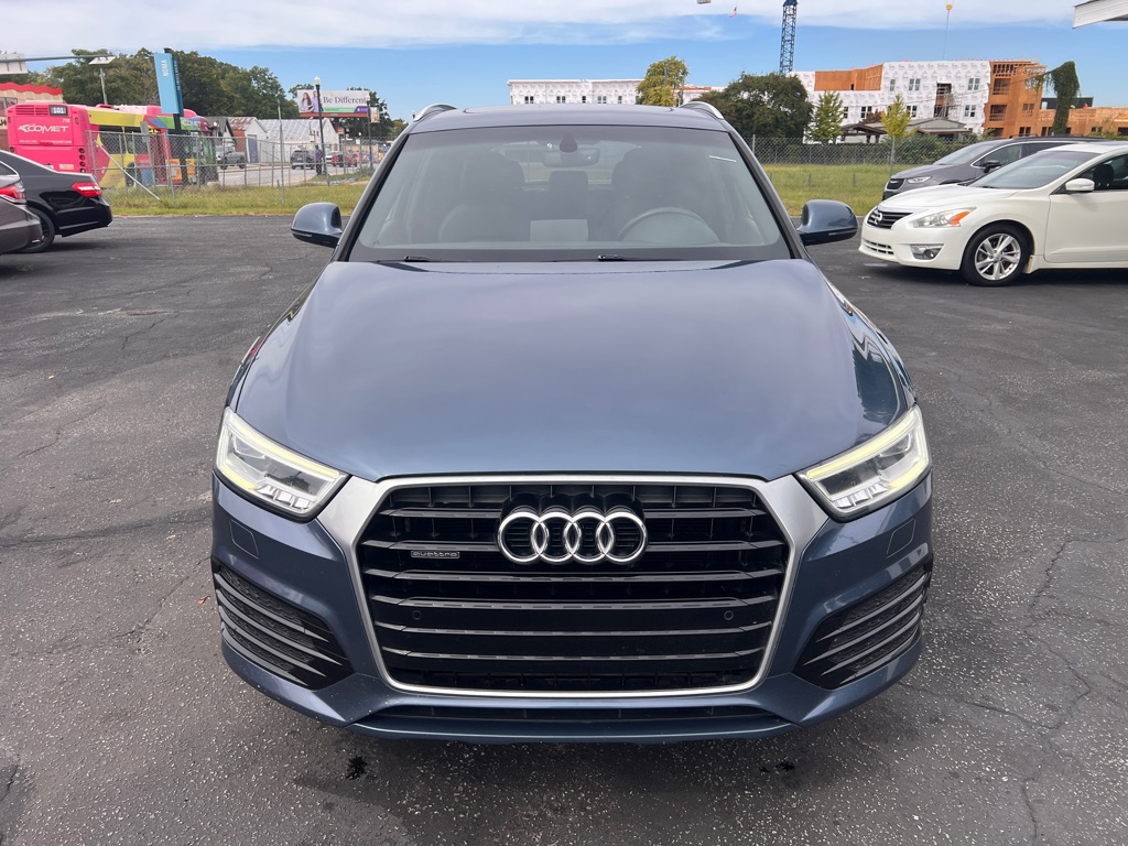Photo 2 of this AUDI Q3