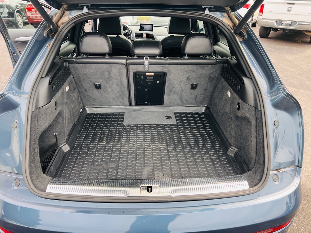 Photo 20 of this AUDI Q3