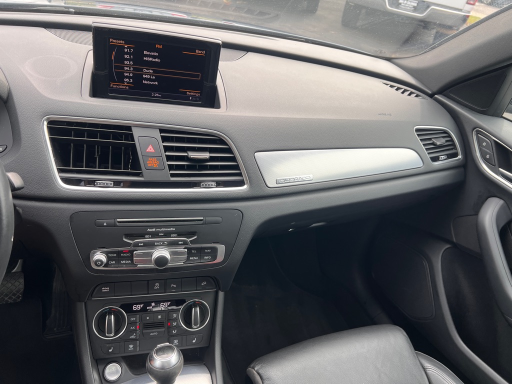 Photo 17 of this AUDI Q3