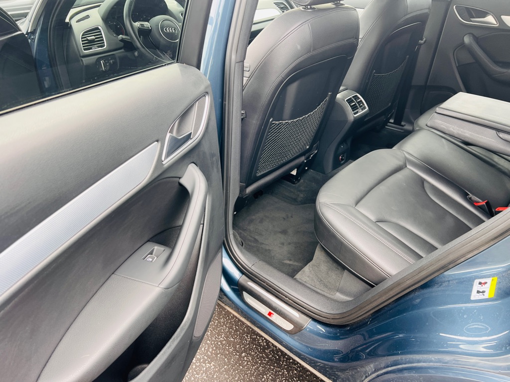 Photo 12 of this AUDI Q3