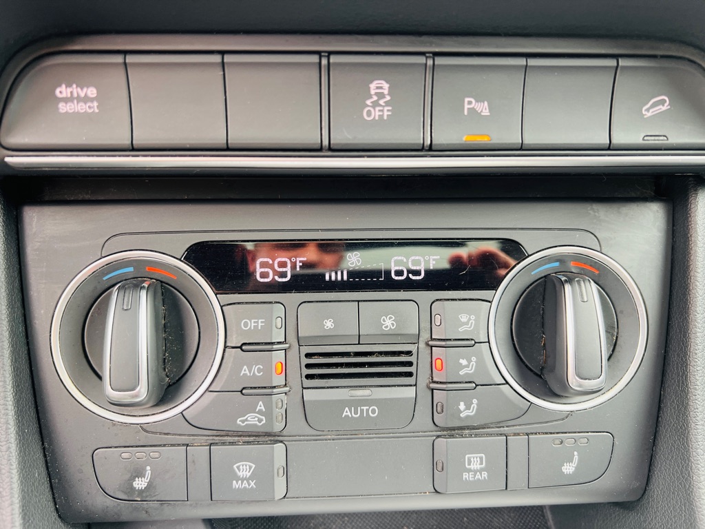 Photo 19 of this AUDI Q3