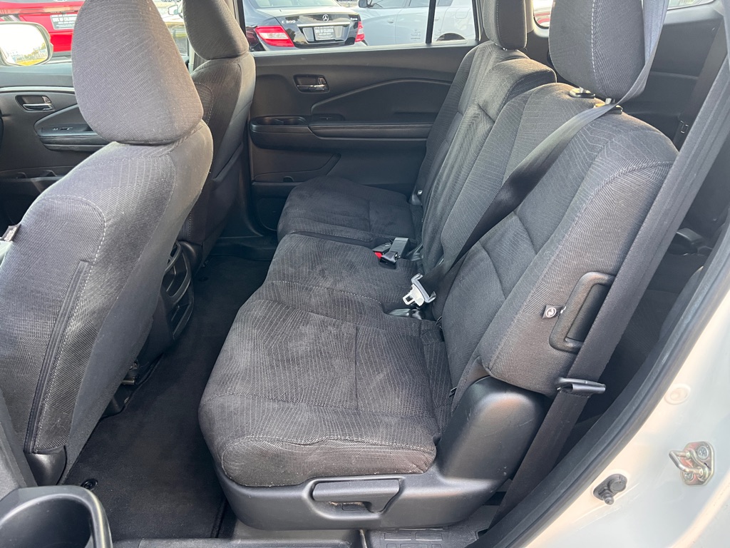 Photo 12 of this HONDA PILOT