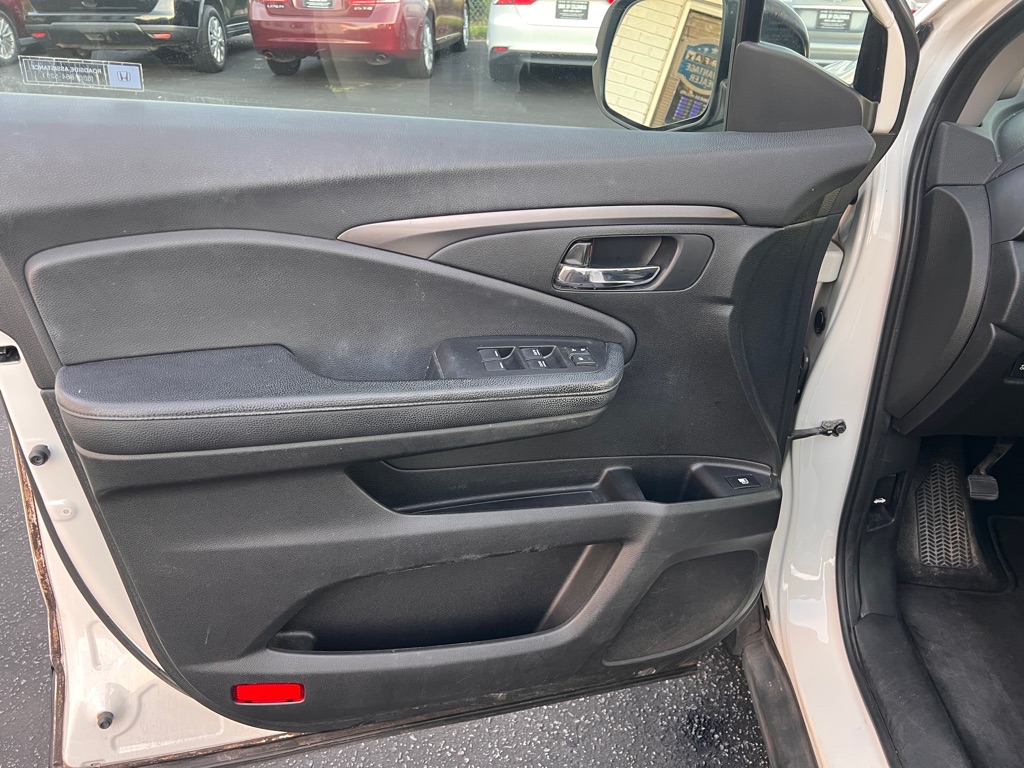 Photo 15 of this HONDA PILOT
