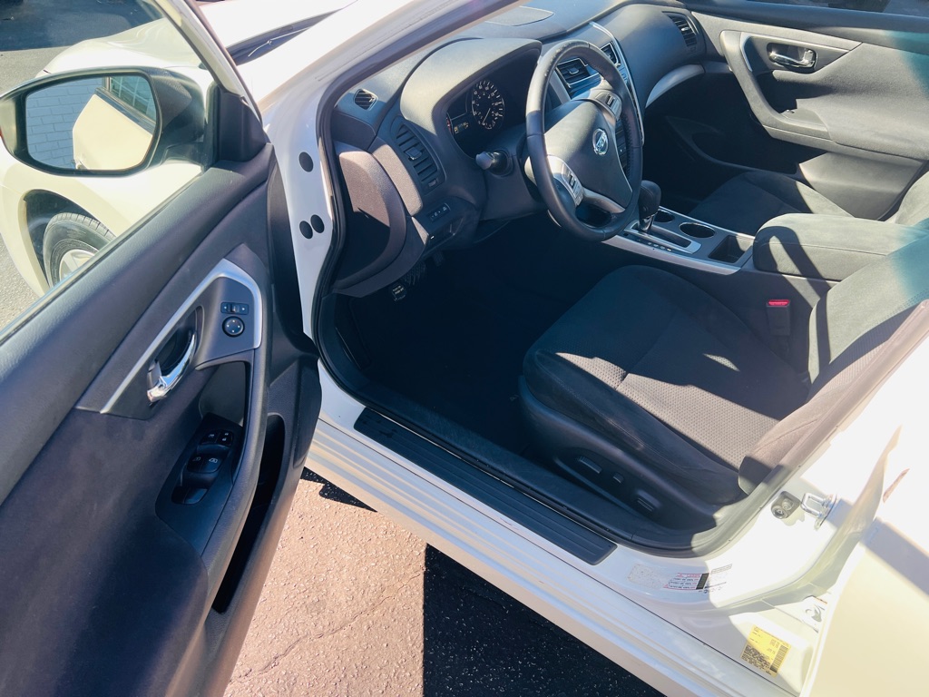 Photo 9 of this NISSAN ALTIMA