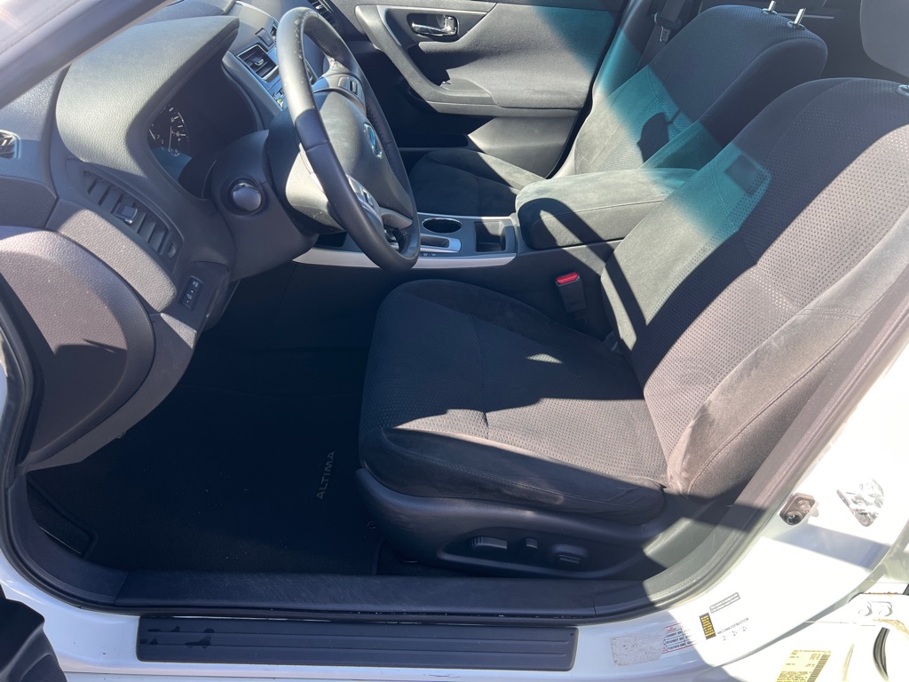 Photo 10 of this NISSAN ALTIMA