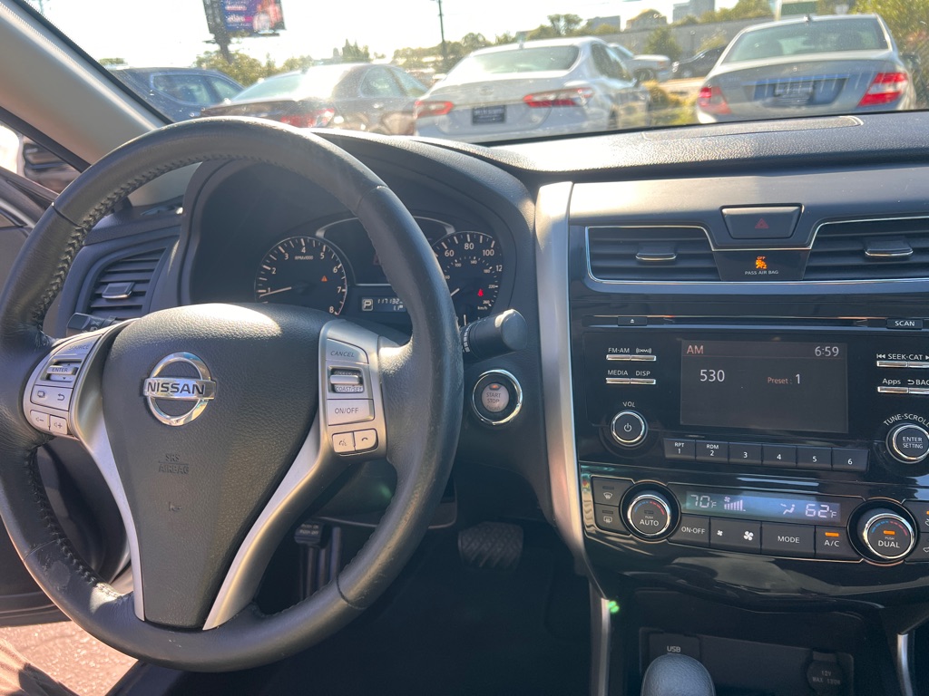 Photo 17 of this NISSAN ALTIMA