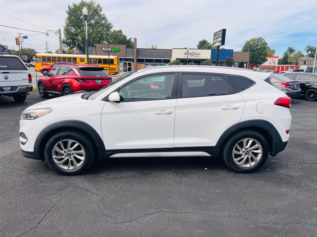 Photo 8 of this HYUNDAI TUCSON
